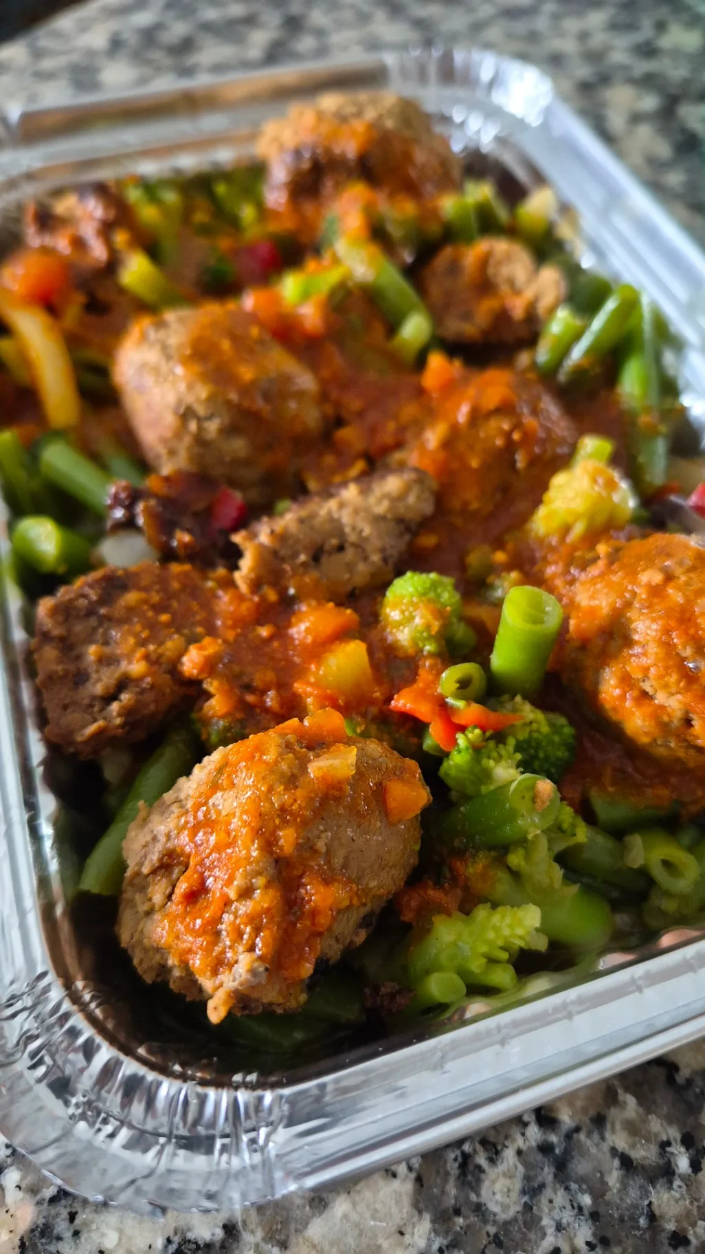 Boulettes de viande sauce tomate et haricots verts